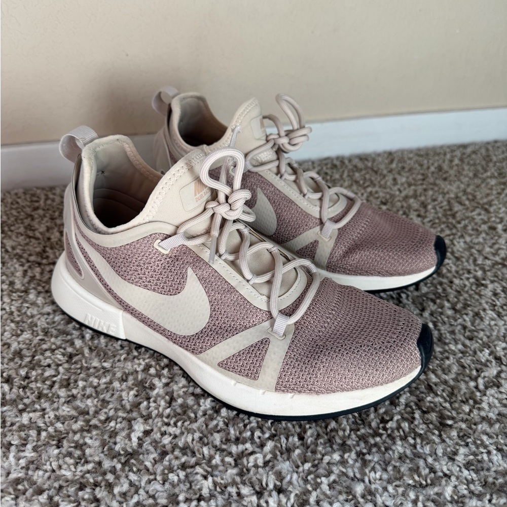Nike Duel Racer Sneaker Tan